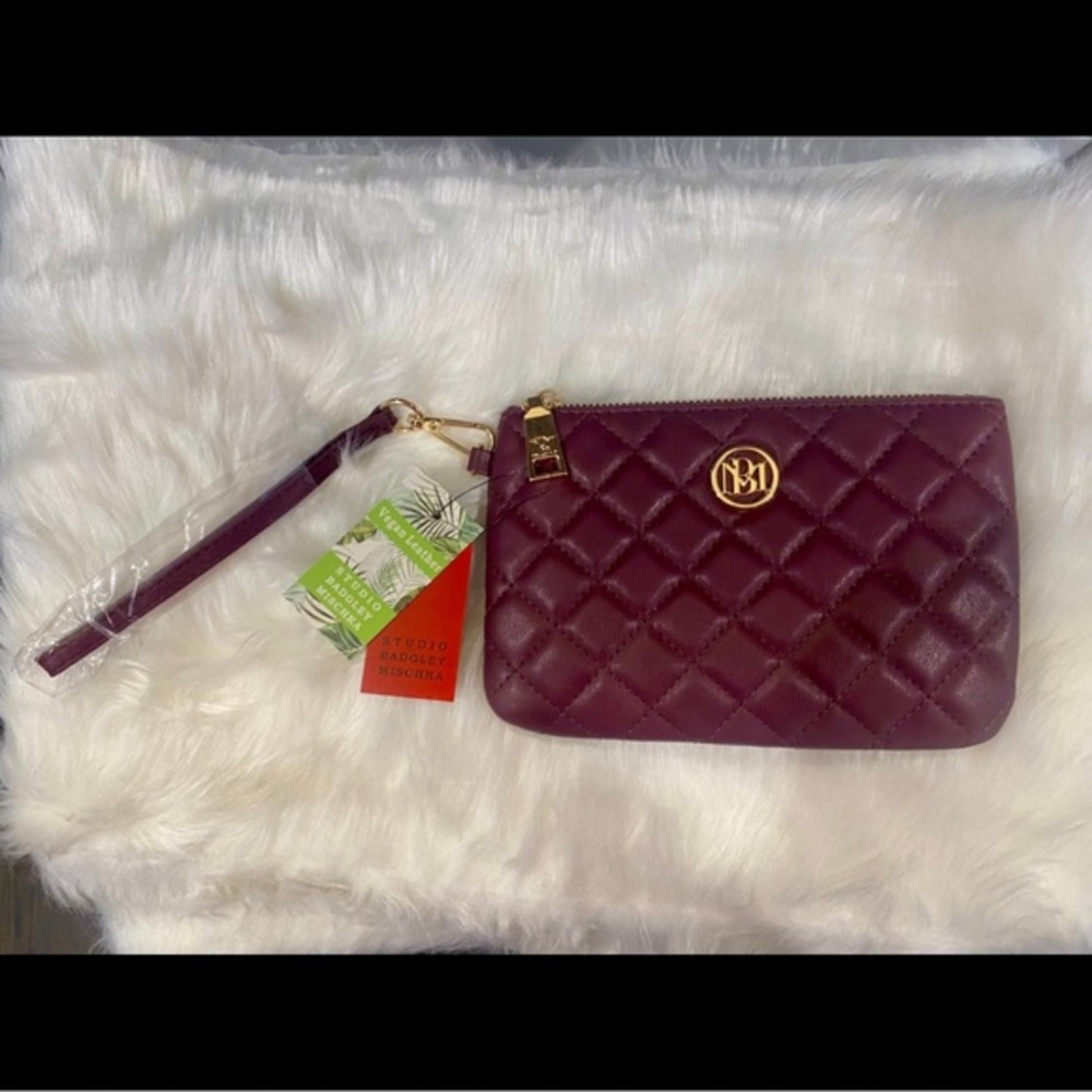 BADGLEY MISCHKA | Diamond Quilted Pattern Vegan Leather Wristlet | Burgundy - Picture 3 of 10
